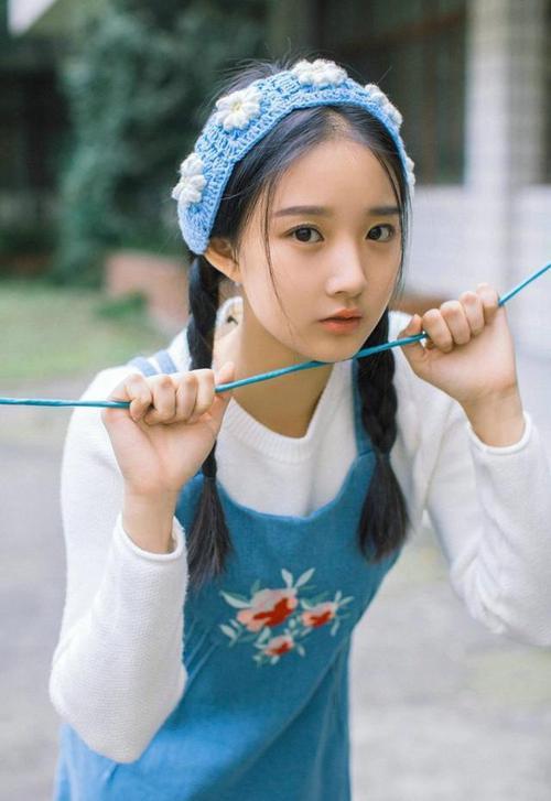 爱游戏中国官方网站平台-传奇门将复出振奋球队，英超保级形势乐观，足球传奇门将